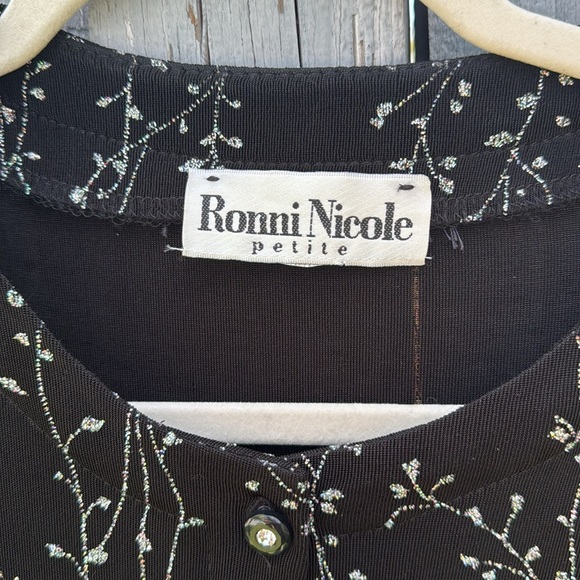 Ronni Nicole Black Floral Women's Top - Picture 2 of 4